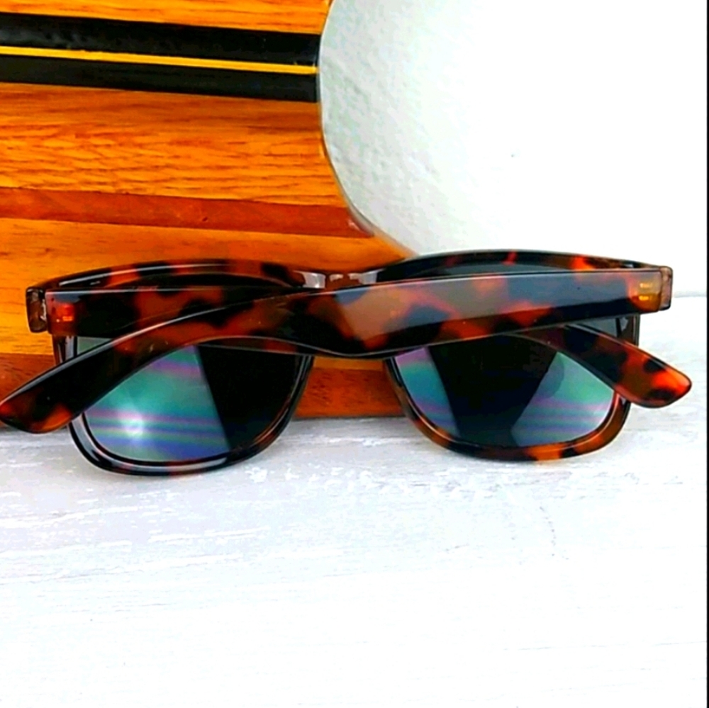 Tortoise Shell Wayfarer 100% UV Sunglasses - Picture 9 of 10